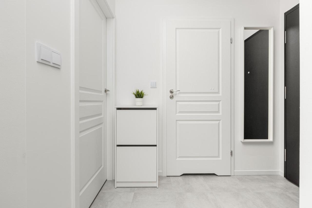 Stacja Wola Apartments With Parking By Noclegi Renters وارسو المظهر الخارجي الصورة
